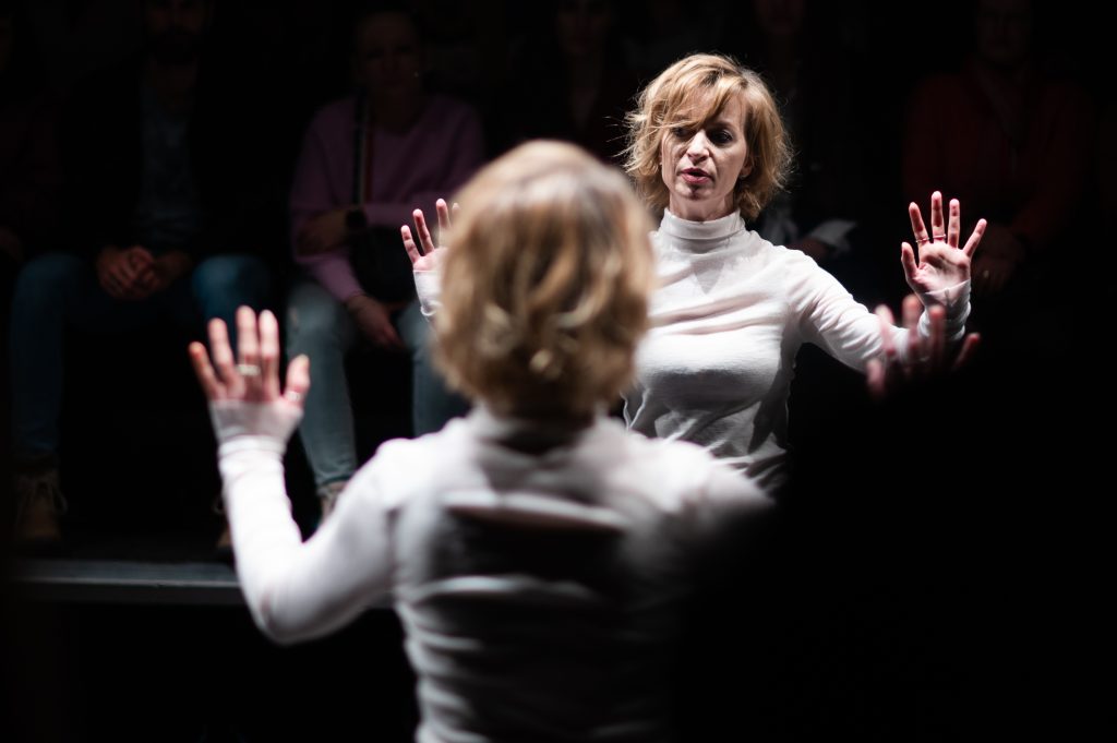 Iveta Pagáčová v inscenácii Táto izba sa nedá zjesť.